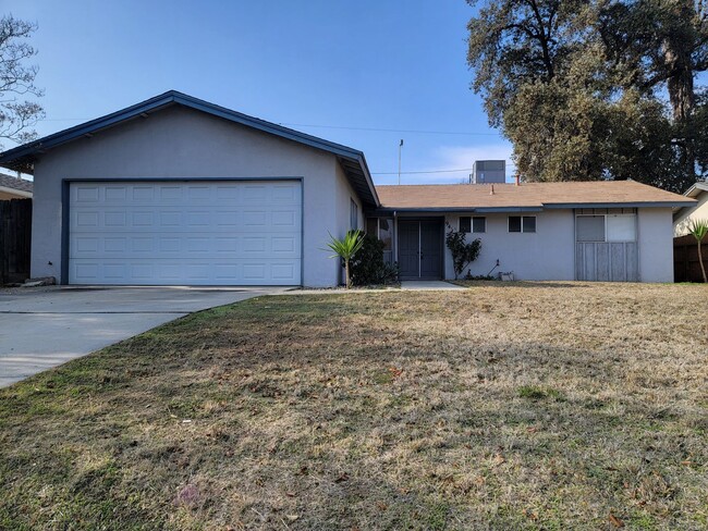 Cozy Southwest Visalia home off of Demaree... - Cozy Southwest Visalia home off of Demaree...