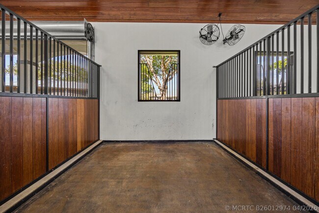 Photo - 1782 Clydesdale Ave