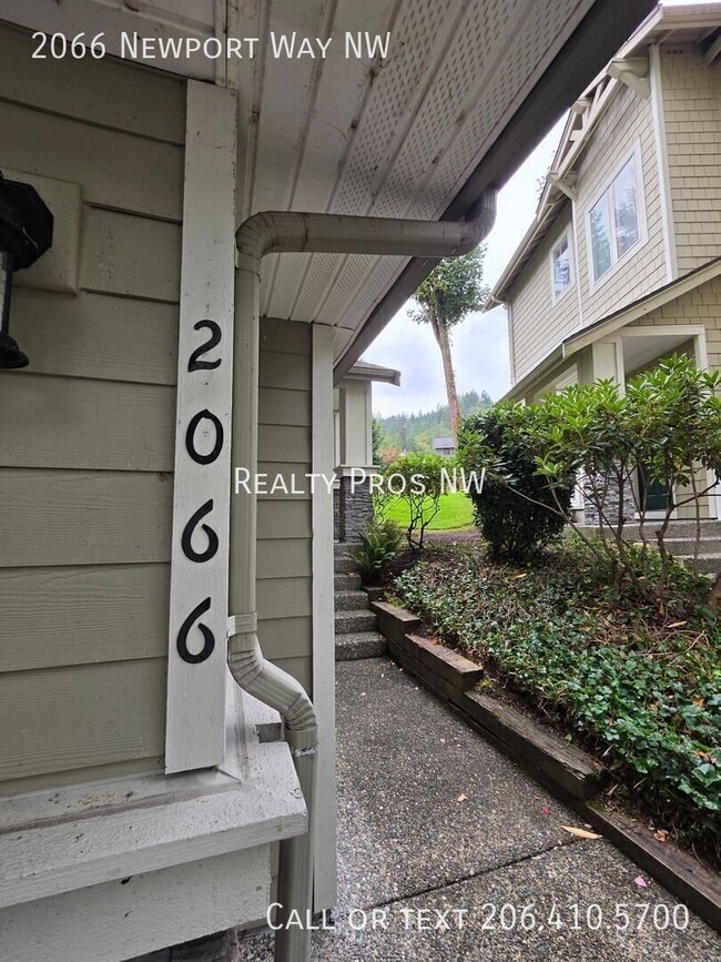 Photo - 2066 Newport Way NW