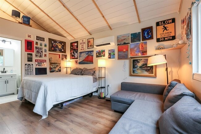 Photo - 308 E 32nd St