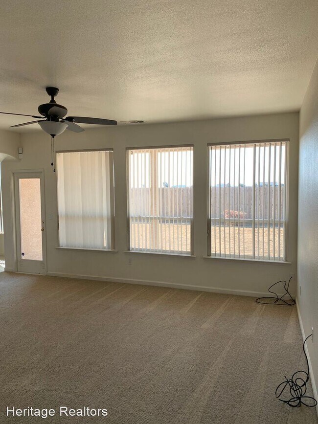 Photo - 3 br, 2 bath House - 551 Blue Jay Ave