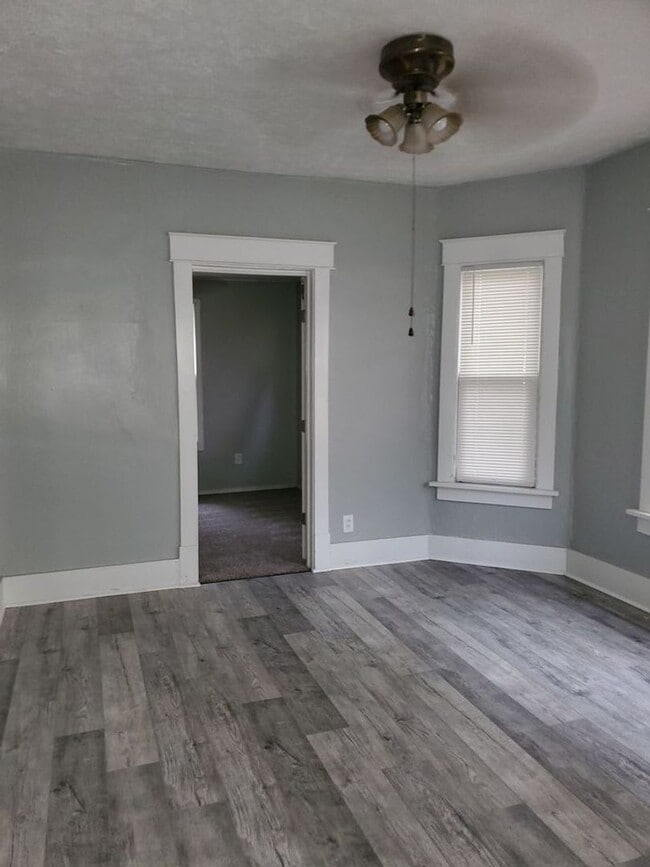 Photo - 1615 Rowland Ave NE