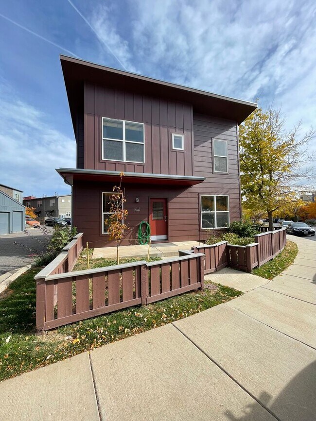Building Photo - Adorable 2B/1B North Boulder Home
