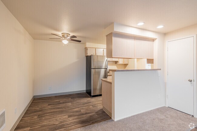 2BR, 2BA - 881SF - Dining Room - Hogan Woods