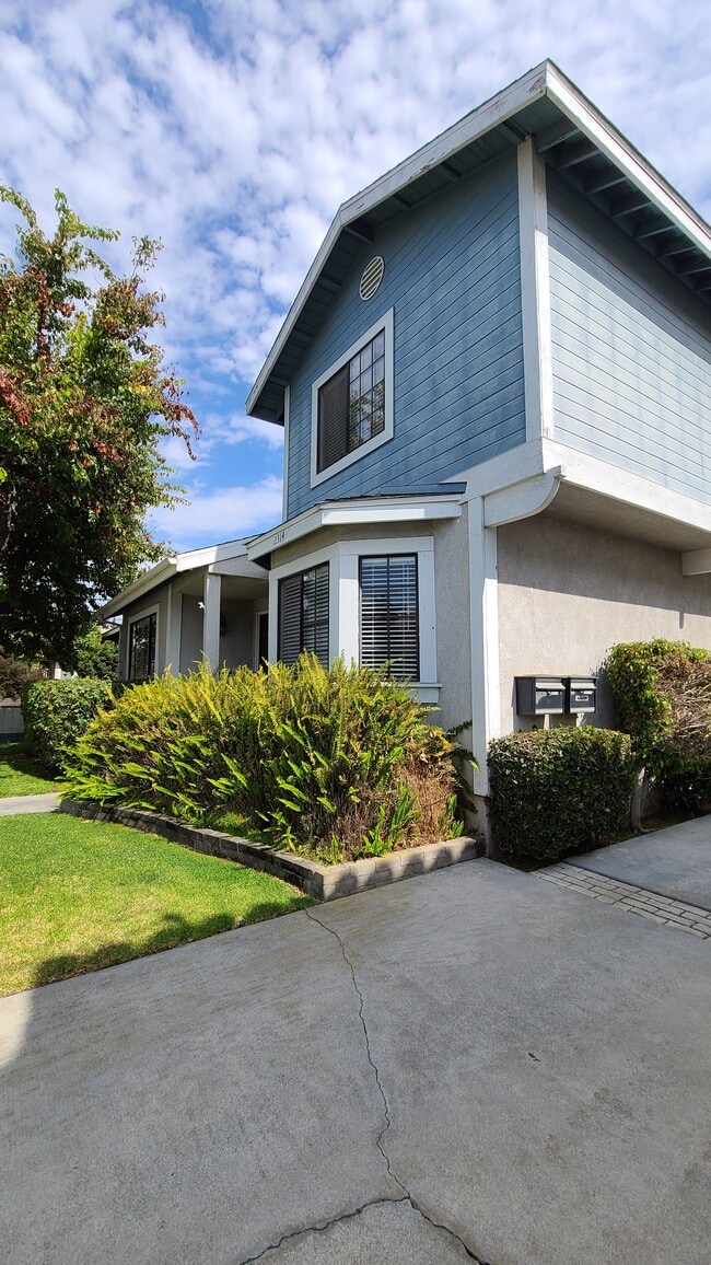 Front Unit - please do not disturb - 2314 Clark Ln Rental