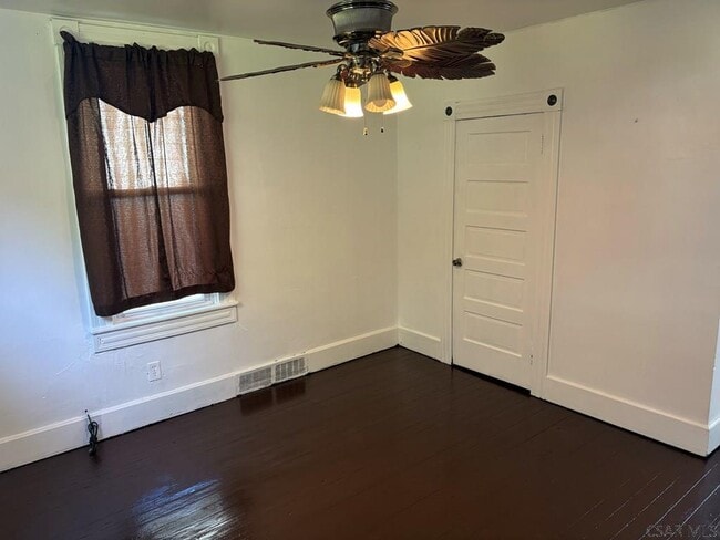 Photo - 926 Bloom St