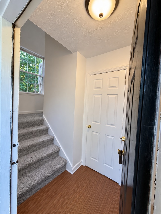 4737 Victoria Dr