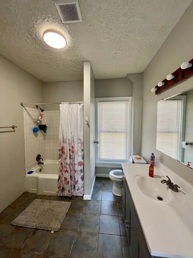 Photo - 120 65th St W