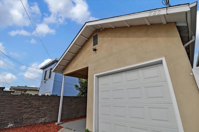 Photo - 683 Harbour Way