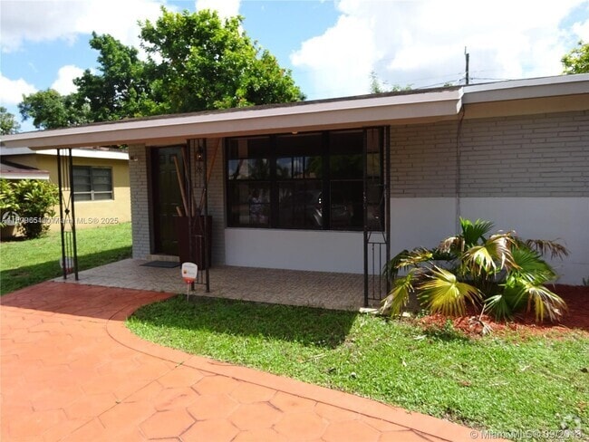 Building Photo - 2631 Alcazar Dr Rental