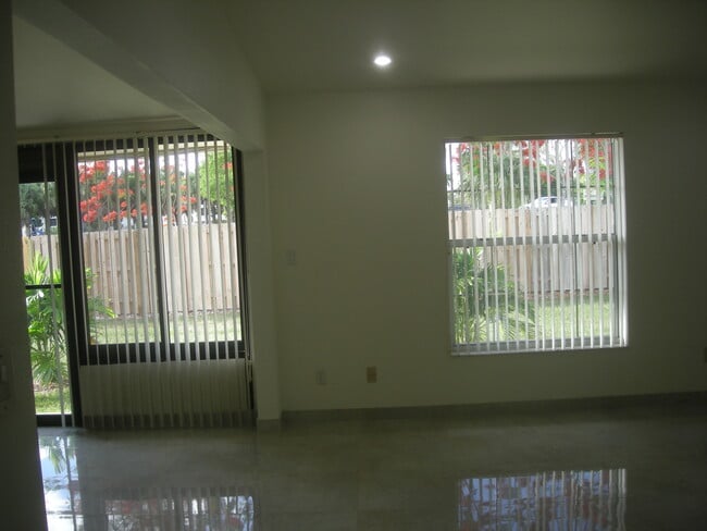 Sala de estar - 11701 SW 108th Ln