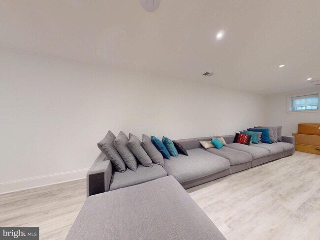 Photo - 1808 Riggs Pl NW