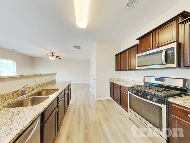 Photo - 324 Merigold Way