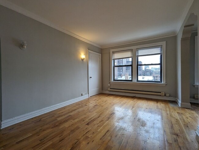 Building Photo - 425 W Roscoe St Unit 605