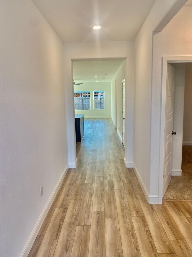 Photo - 708 Fir St W