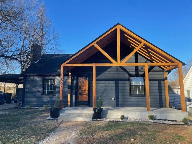 Photo - 667 Longview Dr