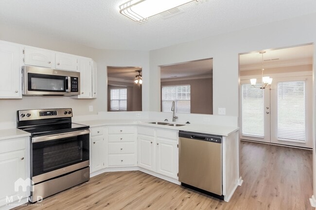 Photo - 712 Raindrops Rd