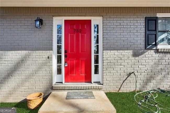 Photo - 752 Barnes Mill Trace NE