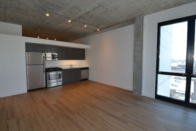 Photo - 1611 W Division St Unit 109