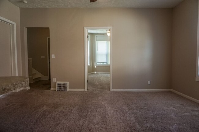 Photo - 5 Bedroom House Available!