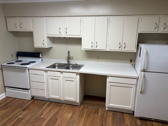 Photo - Updated 2 Bedroom Apartment near LSUS!