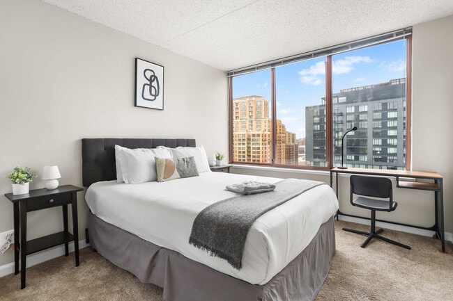 Photo - 401 12th St S Unidad FL18-ID1048675P