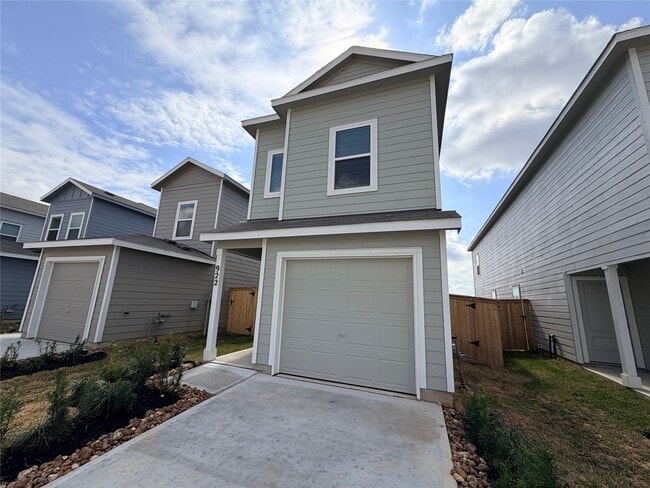 Photo - 922 Pertuso Ln