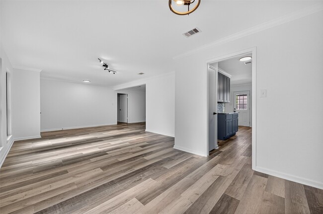 Photo - 17418 Largs Cir