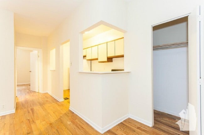 Photo - 660 W Cornelia Ave Unit #  014