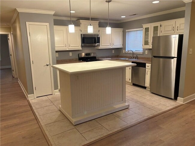 Photo - 1914 Powers Ferry Trce SE