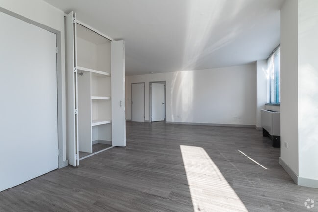 Livingroom/Bedroom - Manhattan Park