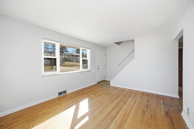 Photo - DELHI - Charming Brick Cape Cod 3-4 bed 1.5 bath.