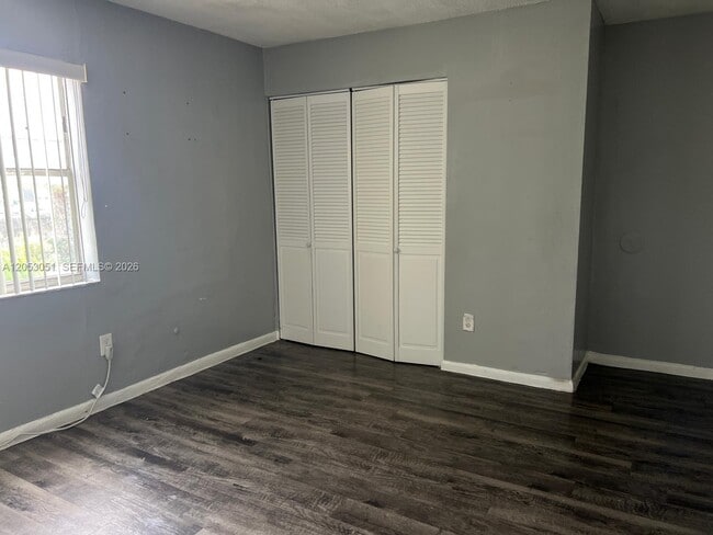 5250 NW 26th Ave Unit 12