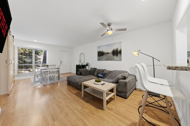 Building Photo - 5057 Les Chateaux Dr Unit 245