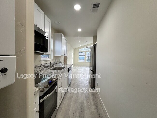 Photo - 10753 Oakton Way