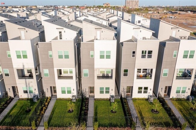 Photo - 308 Jensen Dr