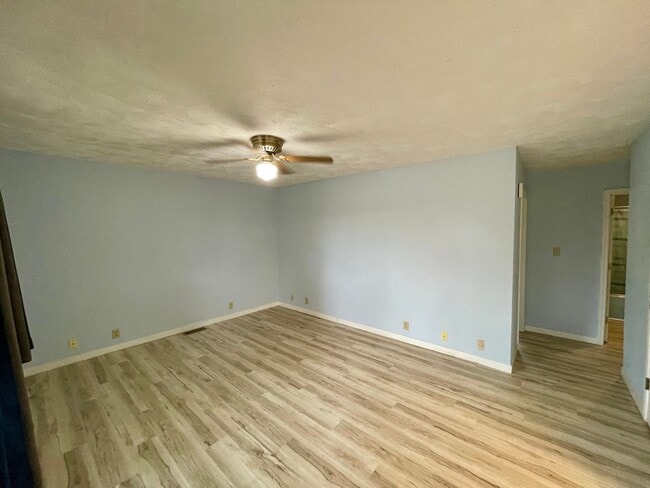 Photo - 2 Bed 1.5 Bath in Twin Lakes Subdivision