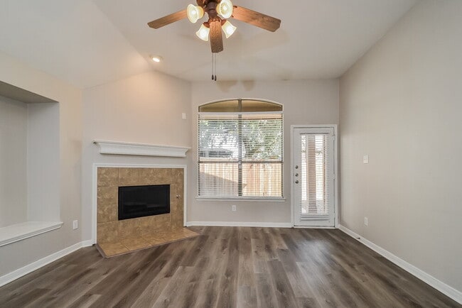 1409 Mockingbird Dr