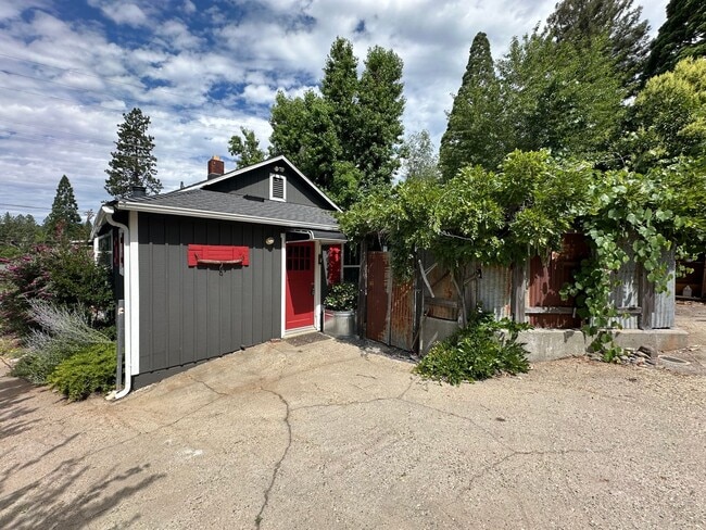 Photo - Adorable 2 Bedroom One Bathroom Home Close to Downtown Grass Valley and Shopping
