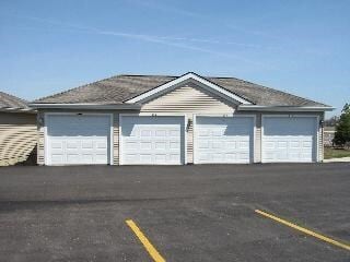 Cochera - Plum Grove