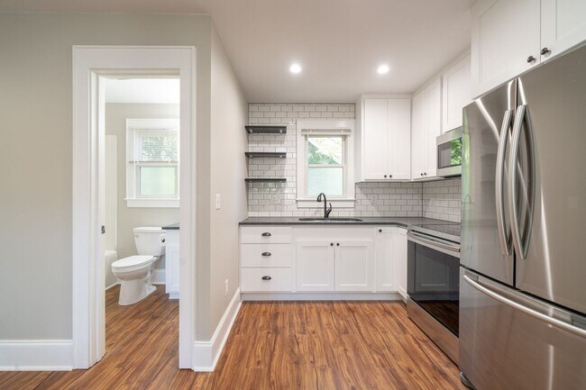 Photo - Renovated 1 bed, 1 bath studio, power and ...