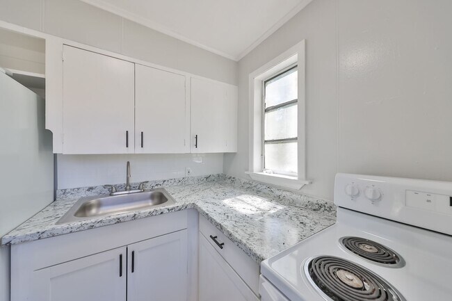 Photo - 4801 10th Ave S Unidad 4801 1/2 10th Ave S