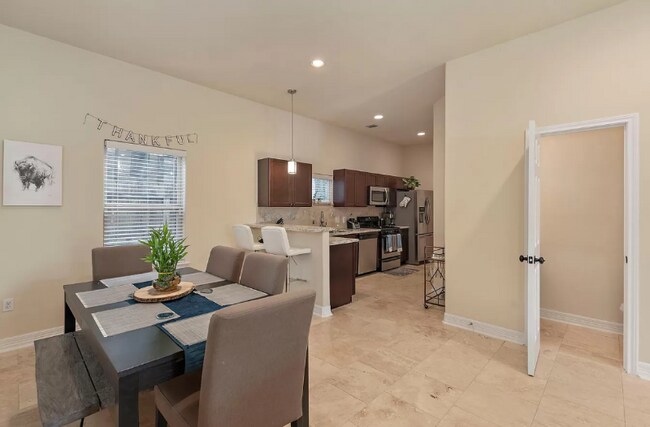 Photo - 1524 Evelyn St