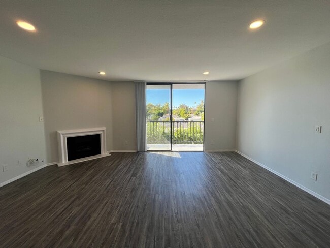 Photo - 5235 Kester Ave