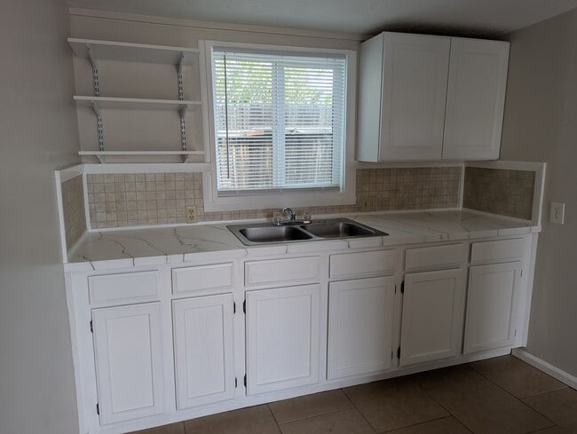 Building Photo - 1646 N Columbus Blvd Rental