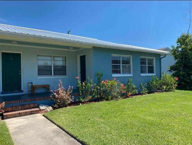 Building Photo - 414 Arricola Ave