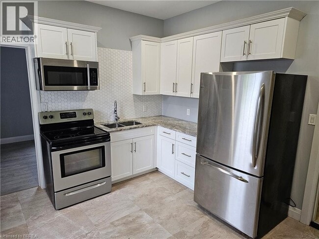 Photo - 427 Colborne St E Unit 5