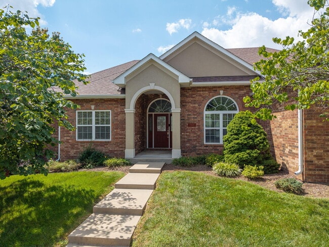 1900 Muirfield Dr