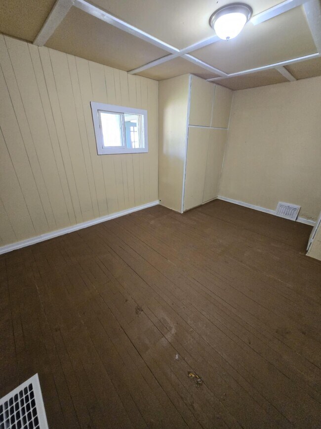 Photo - 402 Holly St