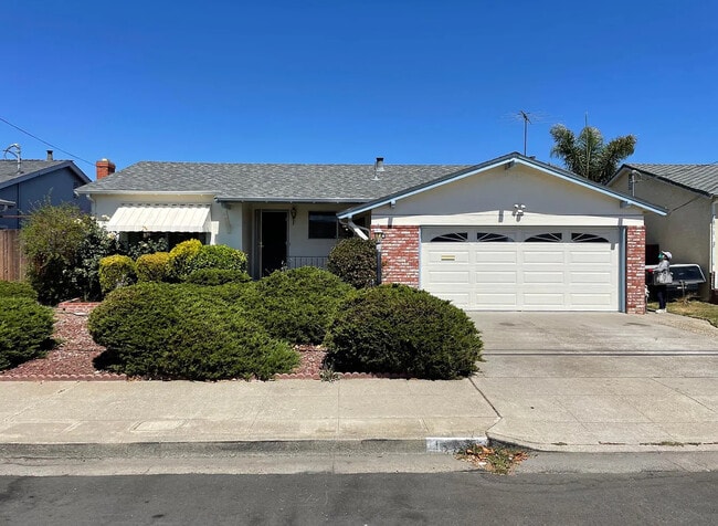 Photo - 16597 Selby Dr House